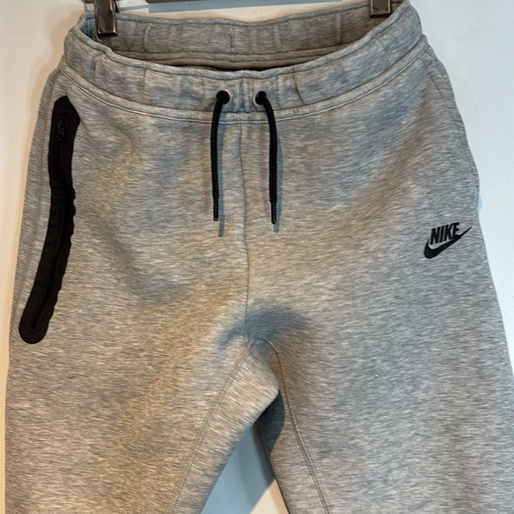 NIKE Unisex Kids Tech Fleece Sweatpants Heathered grey/black size XL - Picture 9 of 12